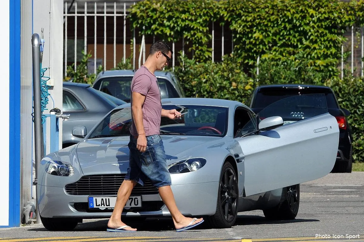 quand le parking de l ol trie les voitures a l entree iconsport jpt 310811 211 04124209