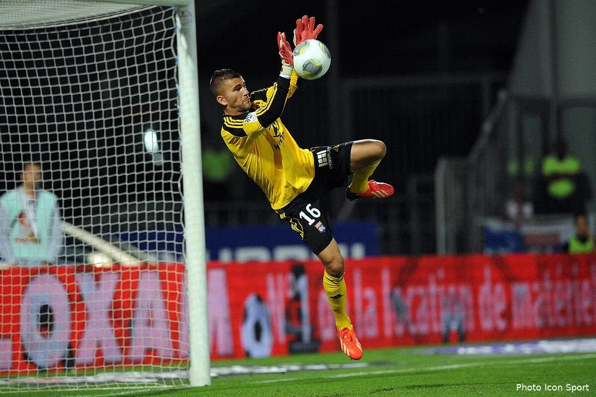 qui a dit que l ol avait une defense en bois iconsport jpt 100813 66 2463223