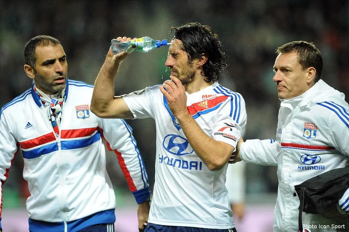 qui visait l entraineur de l ol sur l arbitrage iconsport jpt 101113 20 10476479