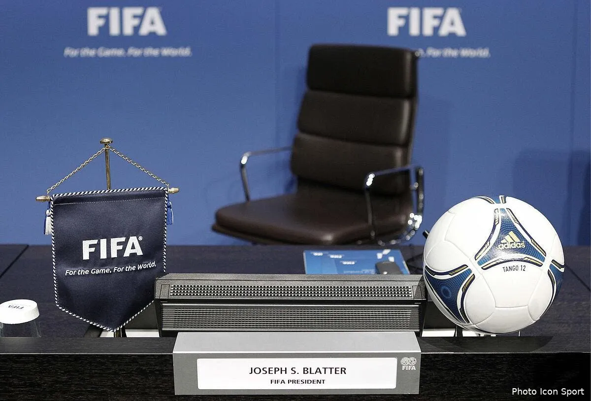 raid de la police en pleine nuit a la fifa iconsport apr 170712 08 10112343