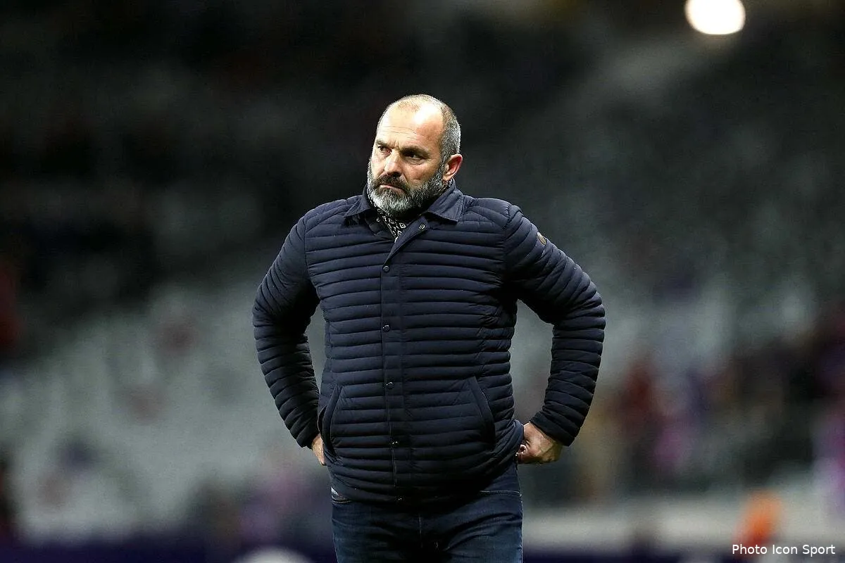 rcsa tfc dupraz vs laurey ca ne vole pas haut sur le banc iconsport icon blo 111217 12 25203655