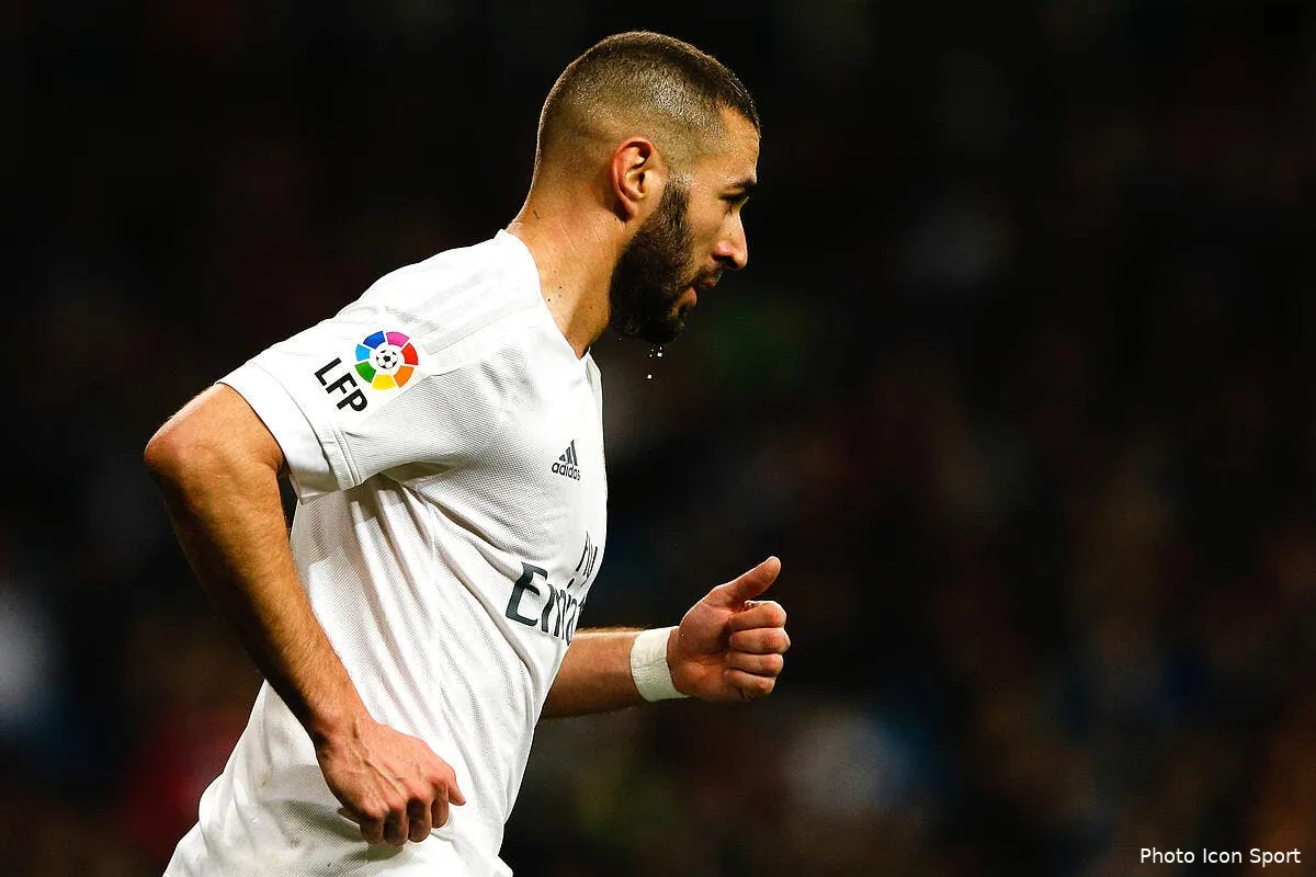 real madrid benzema blesse a la cuisse iconsport sfp 200316 08 06140718