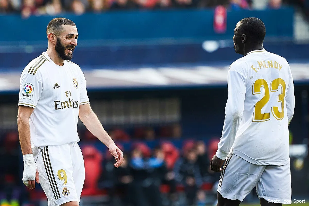 real madrid fake news benzema tombe dans le panneau icon am200209 174277977