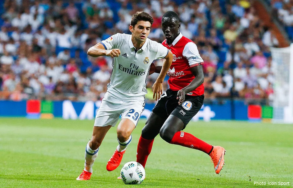 real madrid zidane offre sa grande premiere a son fils enzo iconsport mar 160816 93 03162642