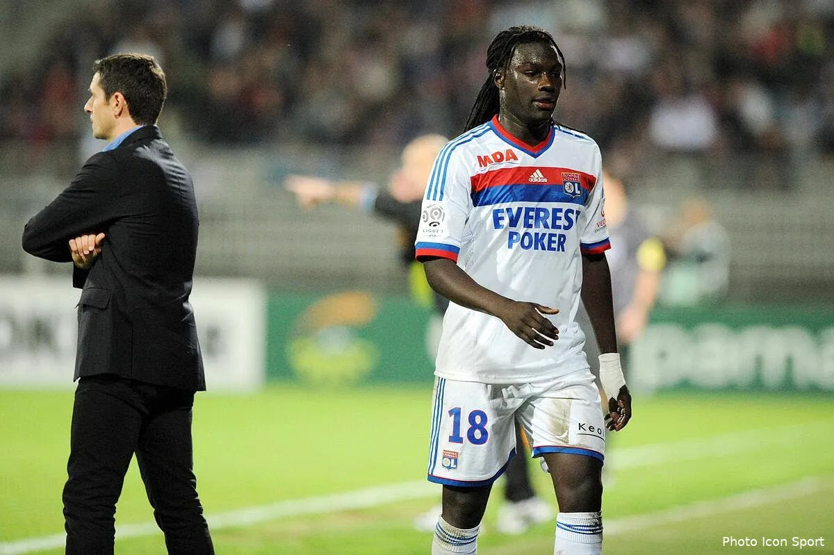 remi garde casque bleu de l ol dans le dossier gomis iconsport jpt 240312 414 5863383