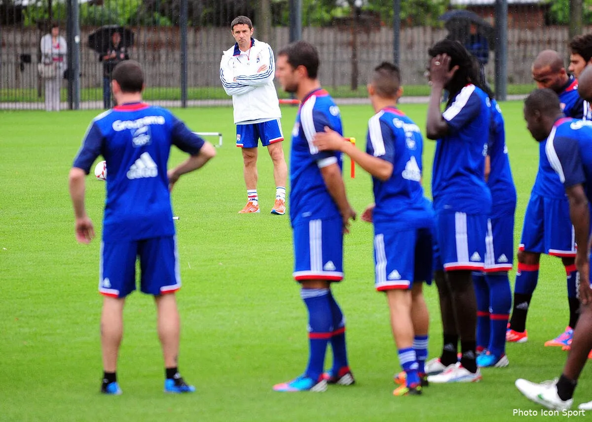 remi garde donne ses consignes aux jeunes de l ol iconsport jpt 020712 41 2237935
