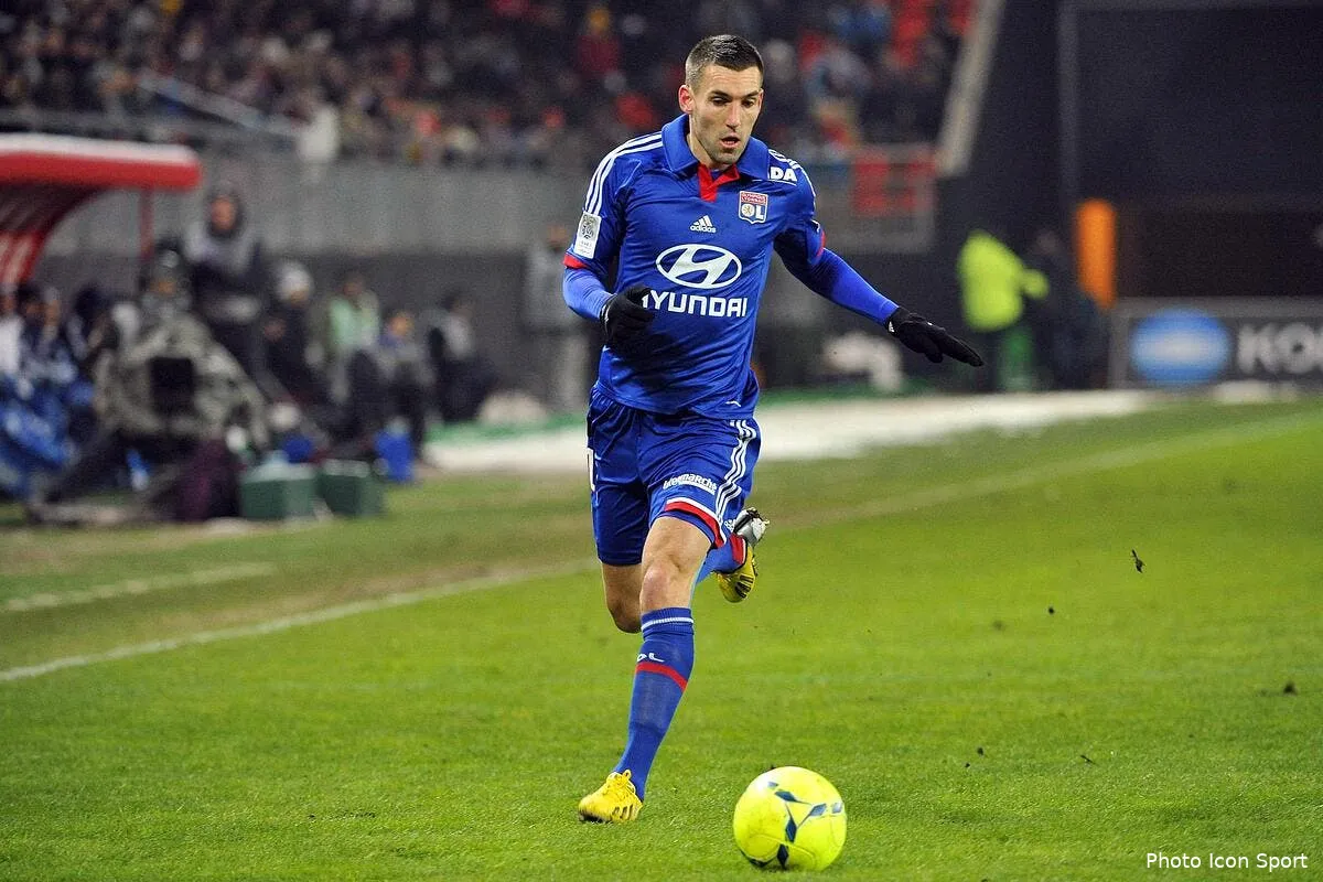 reveillere n est pas encore en mode prolongation a l ol iconsport noe 250113 40 0649073