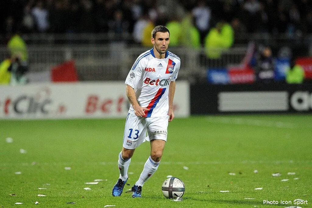 reveillere oui pour chelsea non merci au barca 63861 12777