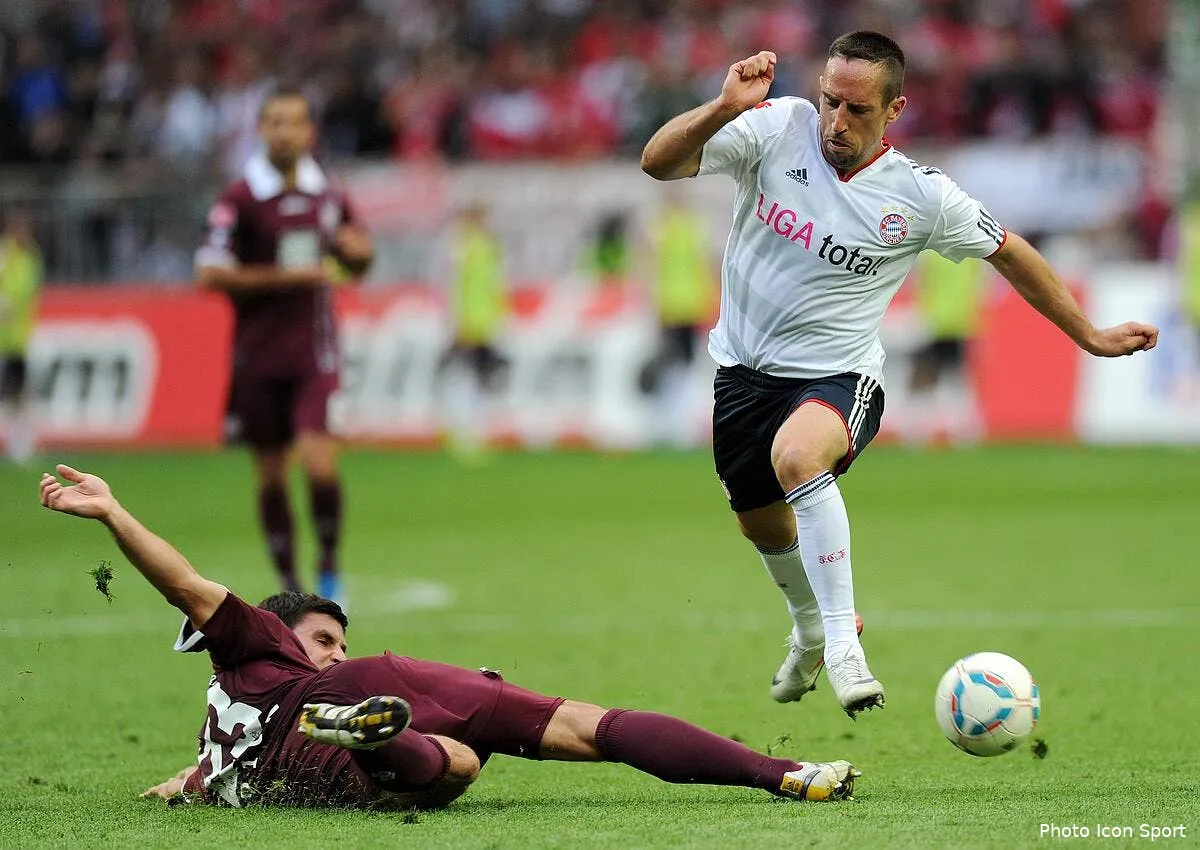 ribery se fait gentiment calmer par son coach iconsport fir 260811 22 4424613