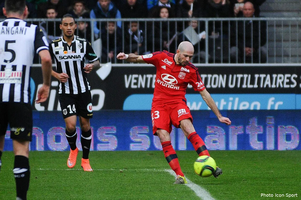 riolo voit en l ol une equipe de comptables en l1 iconsport leb 060216 01 05 1132959