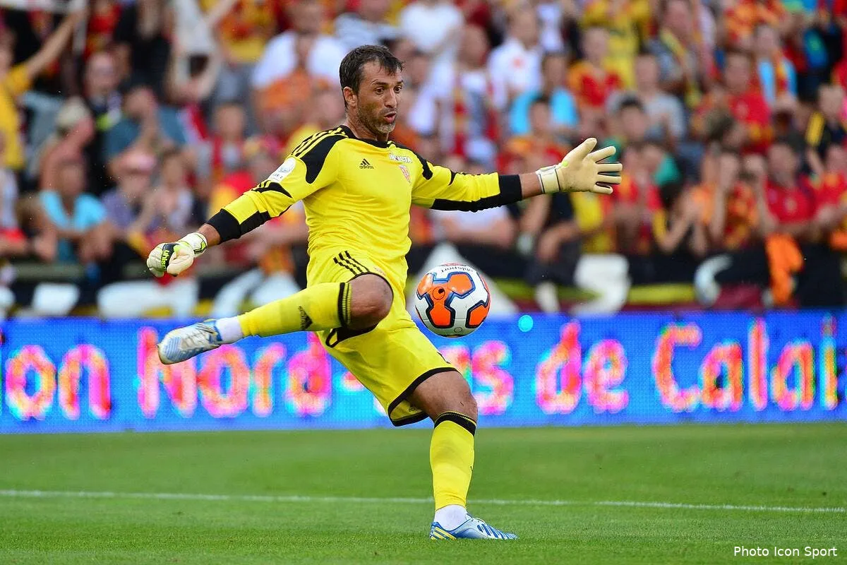 riou etait barre par le meilleur gardien au monde a l ol riou65951