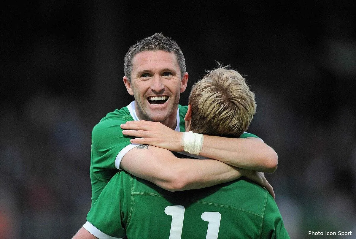 robbie keane rejoint beckham a los angeles iconsport spo 280510 05 2023359