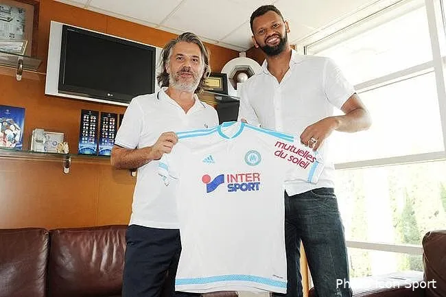 rolando a l om pathetique selon un consultant officiel rolando signe a l om une rolando 119719119827