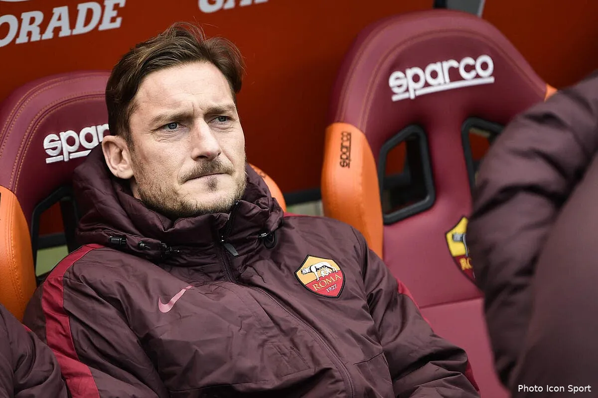 roma totti vire du groupe avant le match iconsport liv 170116 08 20134326