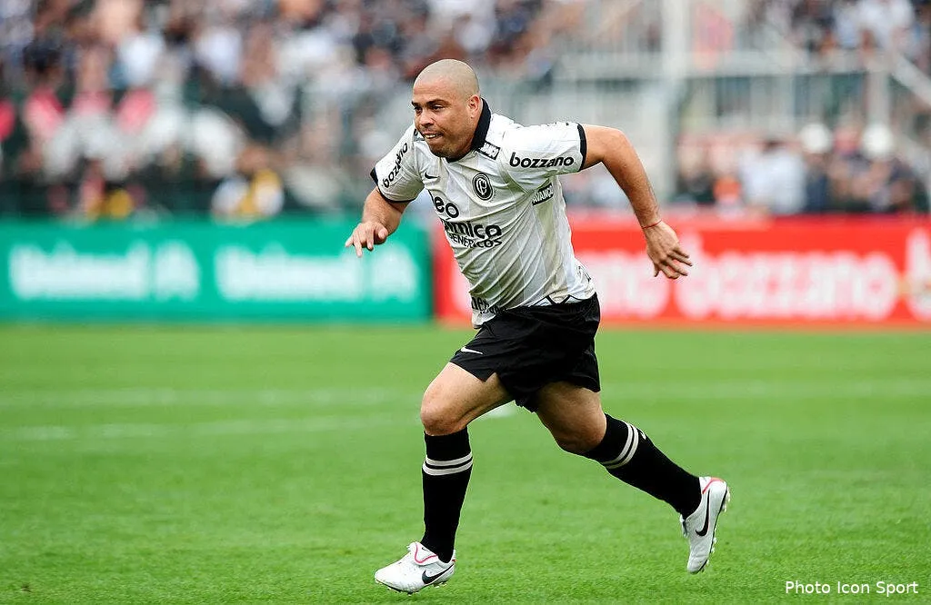 ronaldo pousse a la retraite par des cailloux 66736 15120