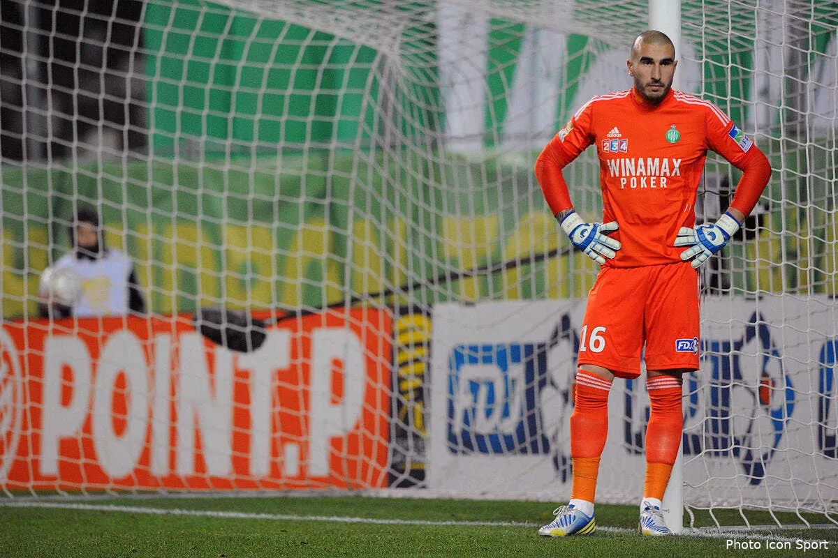 ruffier s arrache pour l asse avec une petite idee derriere la tete iconsport jpt 271112 88 12544297