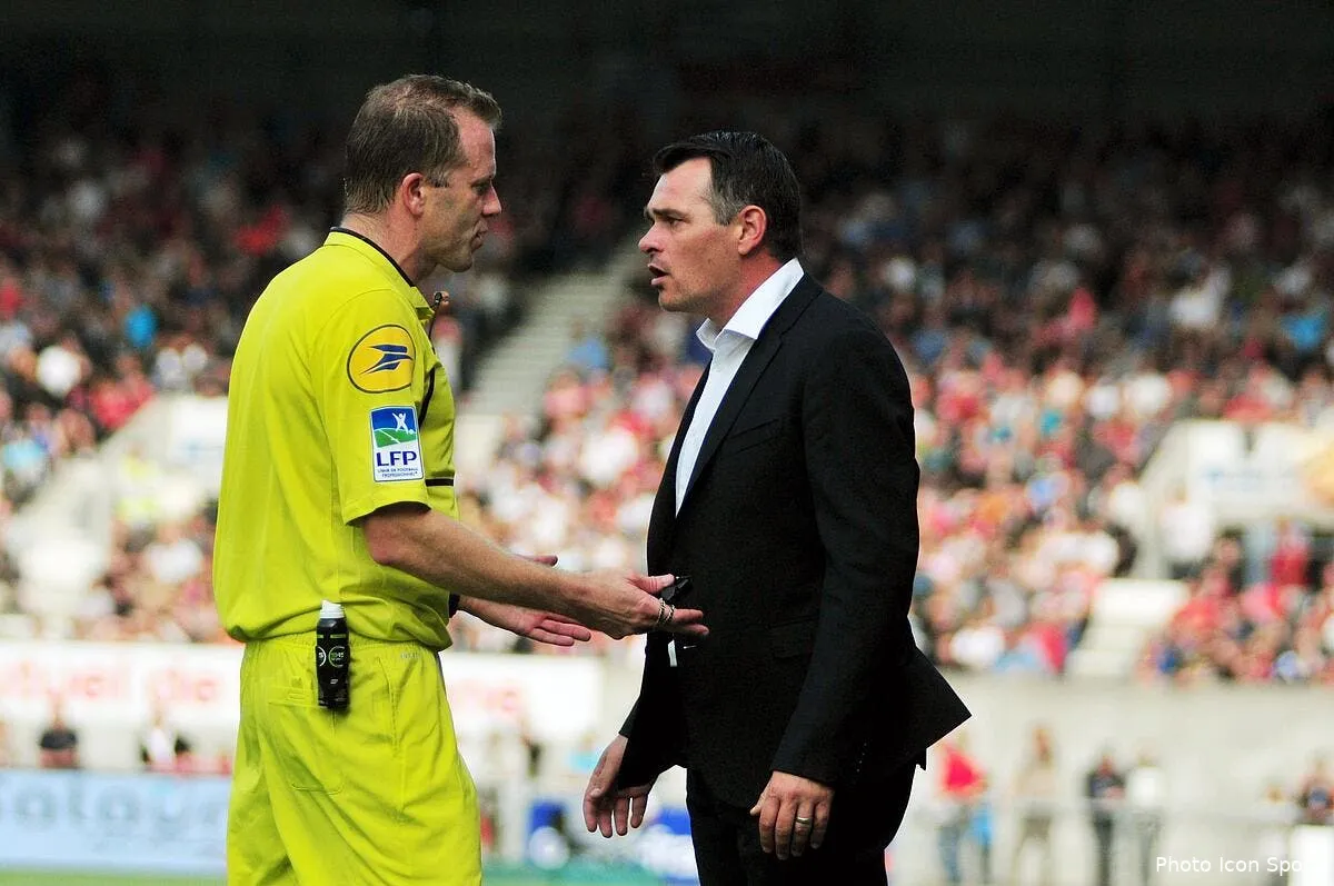 sagnol demande la fin du match entre bordeaux et les arbitres sagnol 992337