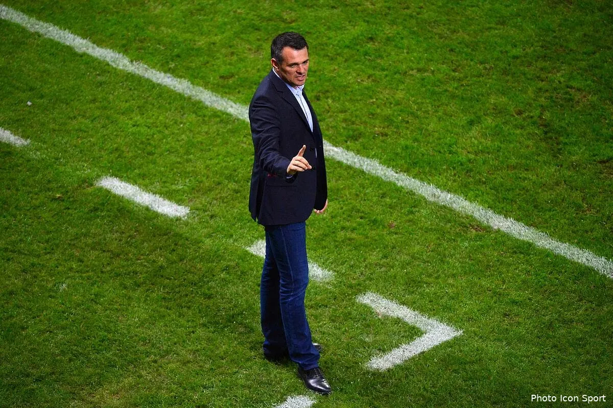 sagnol estampille asse mais partant pour coacher l ol iconsport win 031014 05 10594203