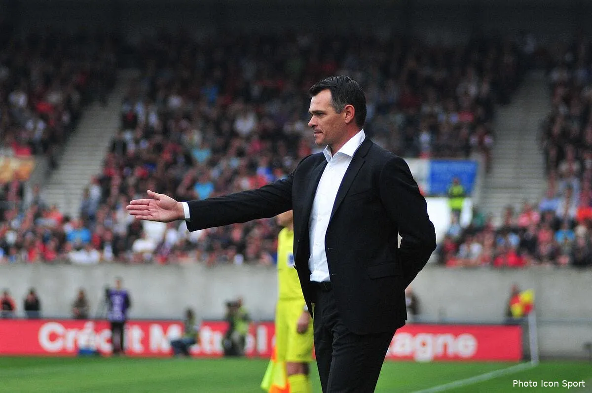 sagnol pense a changer de tactique a bordeaux sagnol 892291