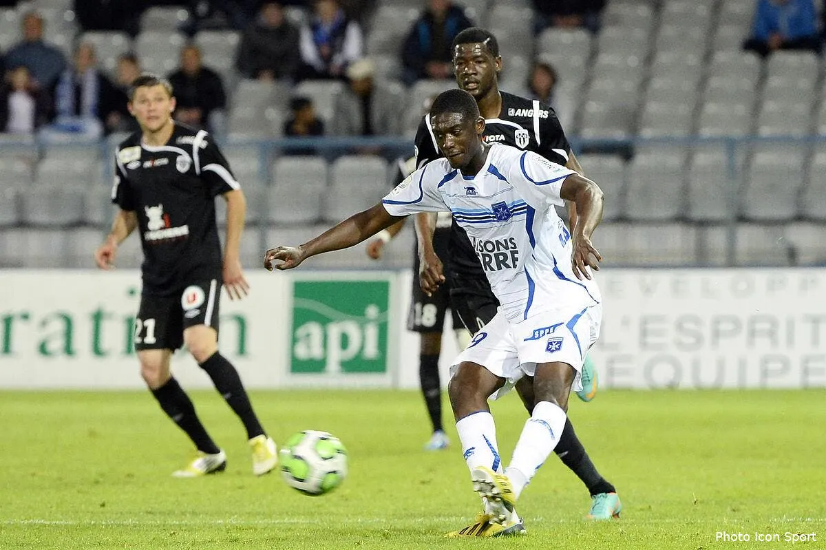 sagono confirme qu il veut quitter auxerre pour arsenal iconsport por 100513 701 3457685