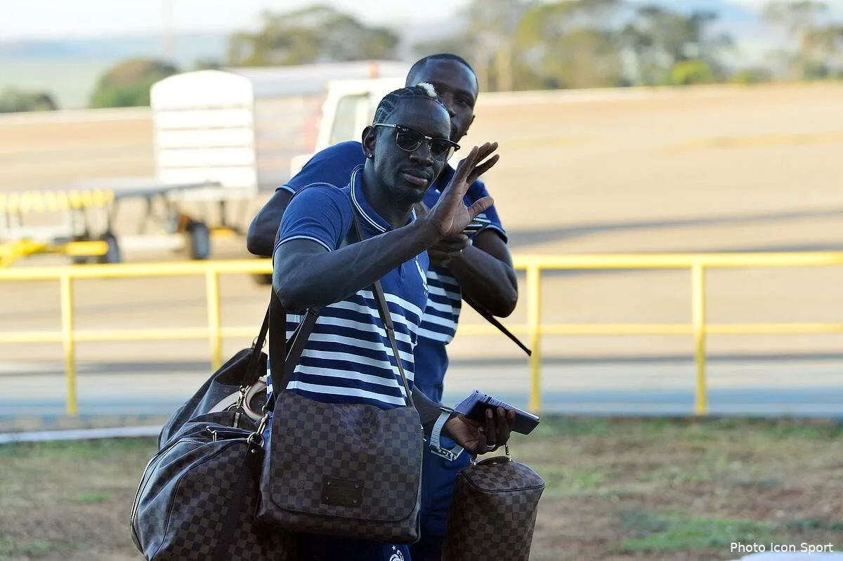 sakho est fier des bleus et donne rendez vous aux fans en 2016 iconsport win 050714 05 1386871