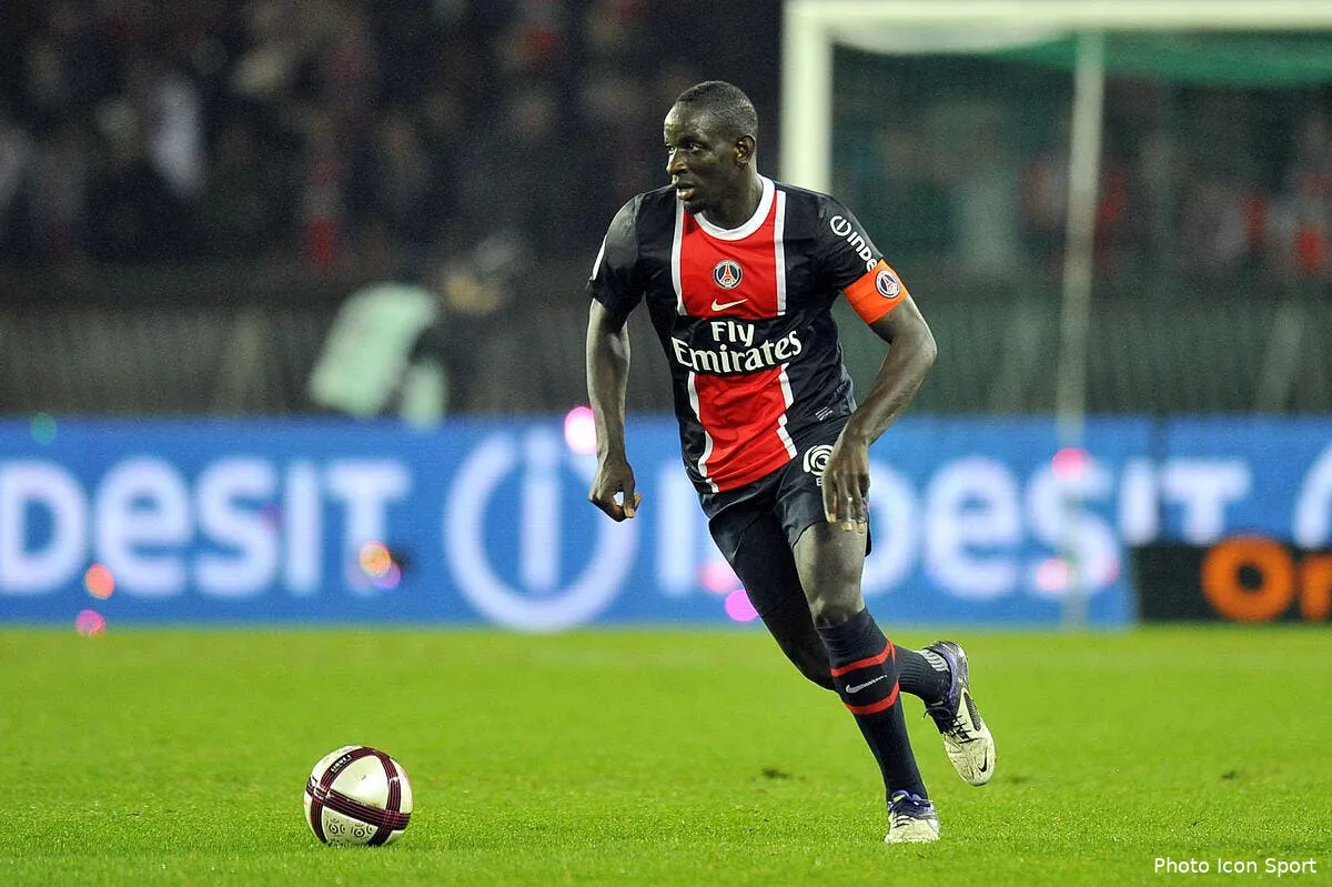 sakho la mort de son pere l a oblige a devenir footballeur iconsport noe 041211 12 2731559