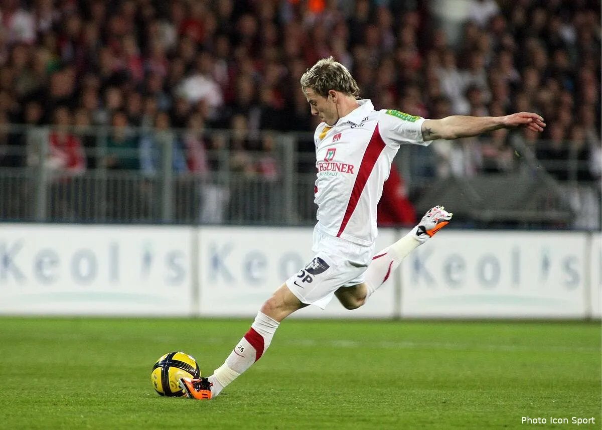 schalke 04 veut associer nolan roux a raul iconsport tra090411 01 0220328