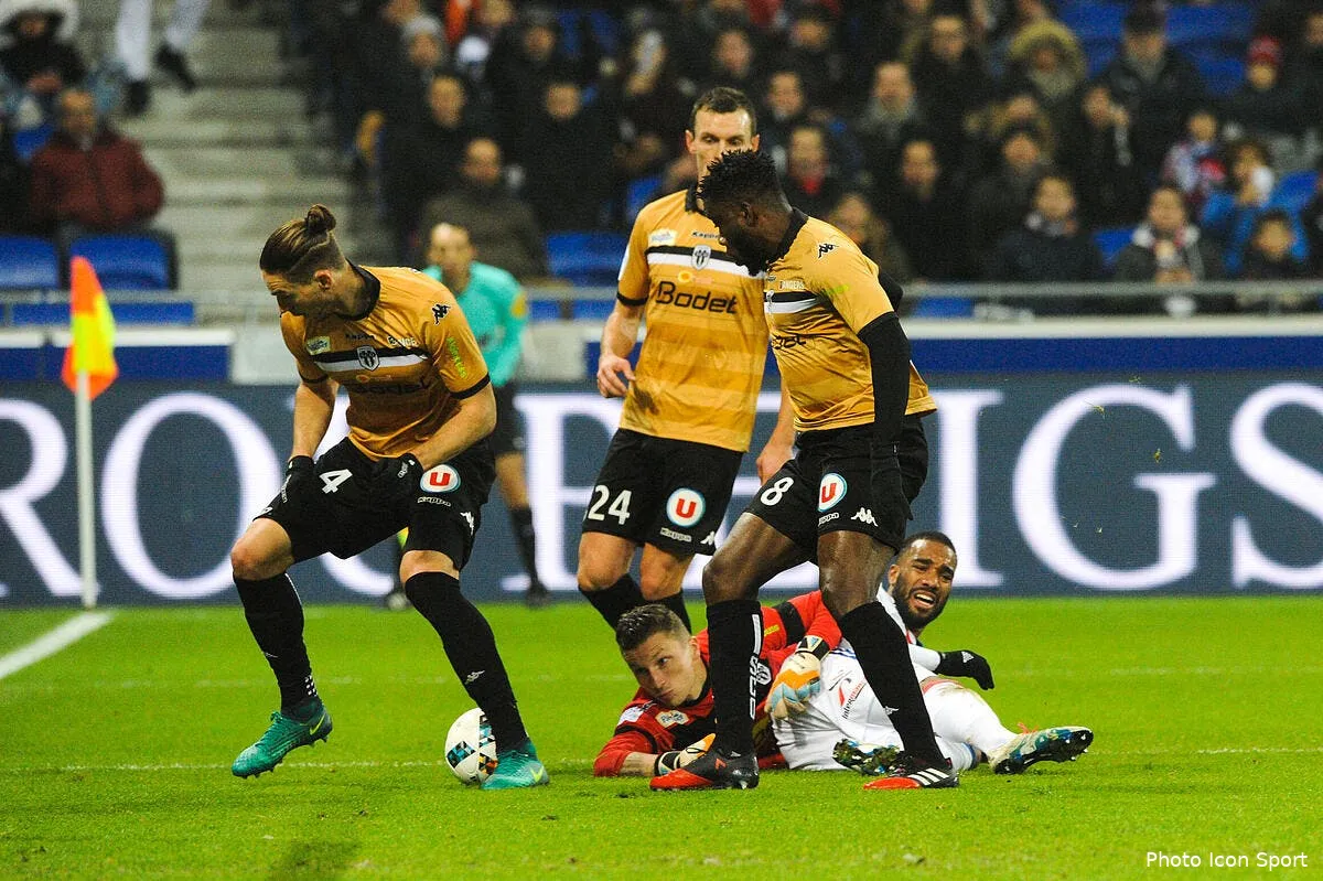 sco angers s applaudit apres le nul contre bordeaux iconsport jpt 211216 02 06167294