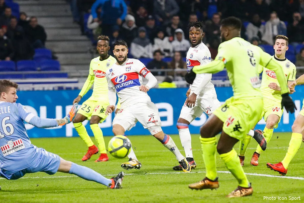 sco le marquage sur fekir a marche moulin est fier de son coup iconsport icon bia 140118 02 12206507