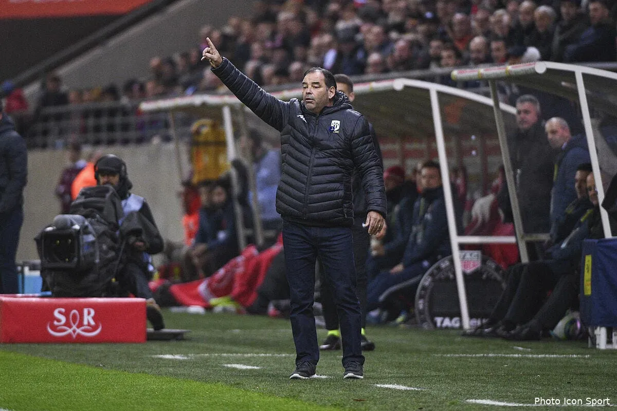 sco pas de cravate pas d ol cet entraineur assume icon alc 091119 45 39270387