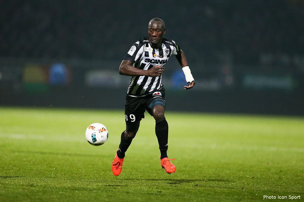 sco un attaquant sur le depart apres une grosse offre iconsport vmi 161216 08 16167638