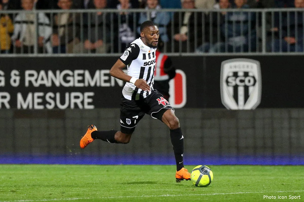 sco villarreal debarque a angers pour le mercato icon lem 130418 05 40216119