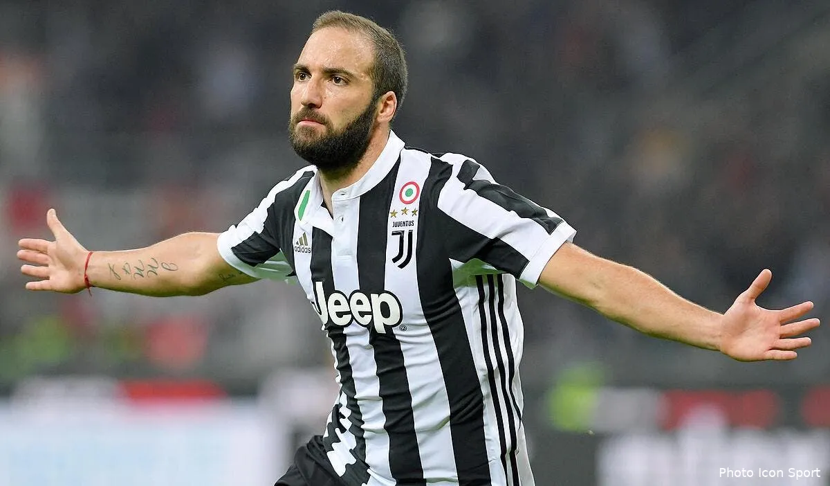 serie a higuain et la juventus fracassent l ac milan iconsport icon liv 281017 01 02197941