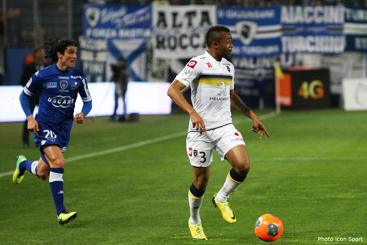 si t es fier d etre sochalien tape dans tes mains iconsport mae 050414 02 1380171