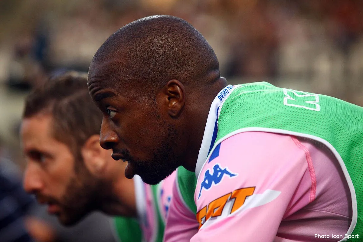 sidney govou victime d une fracture de la rotule contre lille iconsport ico 100911 44 1652413