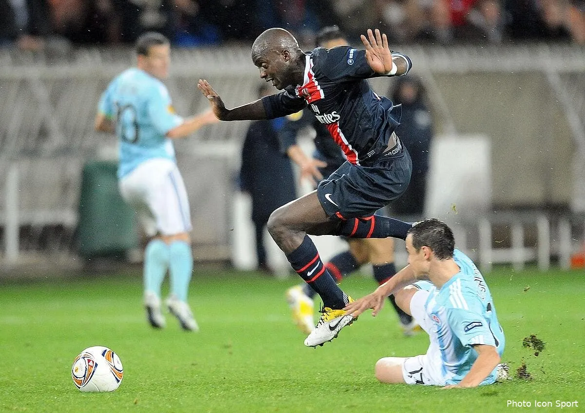 sissoko est oblige de jouer avec le frein au psg iconsport per 031111 001 6327625