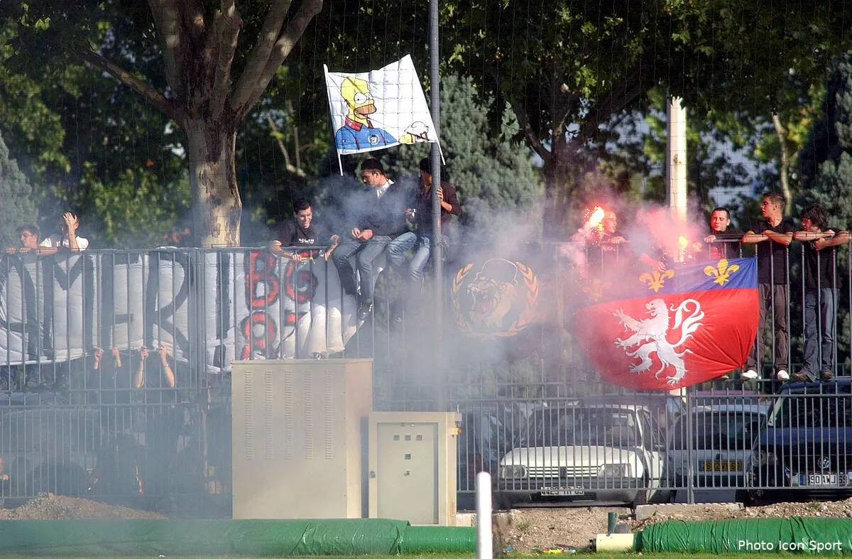 six supporters de l ol accuses de tags racistes a l encontre de fans de l asse iconsport banc230807 01 0130712
