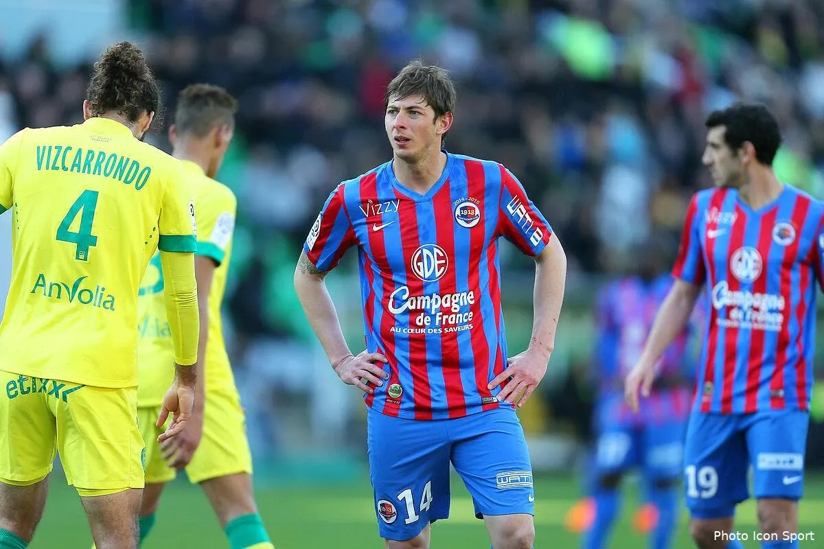 smc caen et garande sous le choc apres la disparition d emiliano sala icon vmi 050415 05 08242633