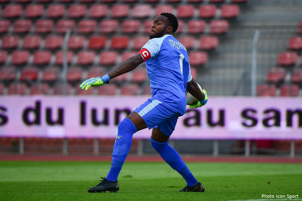 srfc riffi mandanda signe au stade rennais icon dib 1160819 12 52277507