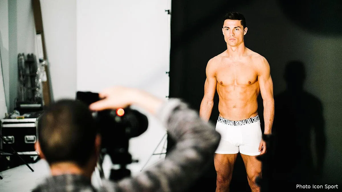 star cristiano ronaldo domine messi et neymar meme sur instagram iconsport vis 020415 08 12201461