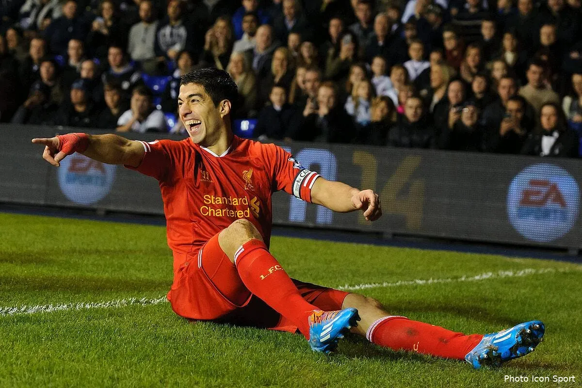 suarez prolonge jusqu en 2018 a liverpool iconsport bpi 151213 01 0472455