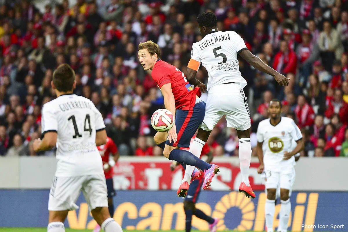 suivi par l om ecuele manga prefere regarder ailleurs iconsport win 230814 09 3190685