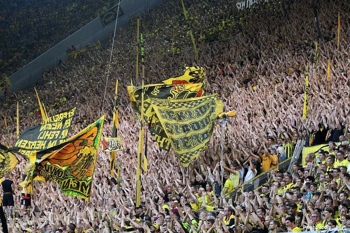 supporter decede les fans entonnent you ll never walk alone en hommage iconsport fir 150815 05 38136644