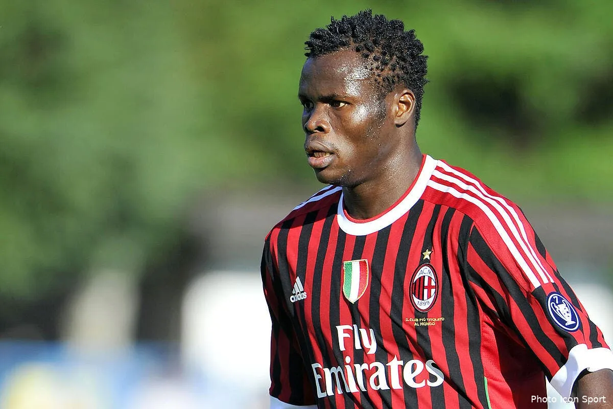 taiwo a le coeur a l om sous un maillot du milan ac iconsport ima 210711 20 2328487