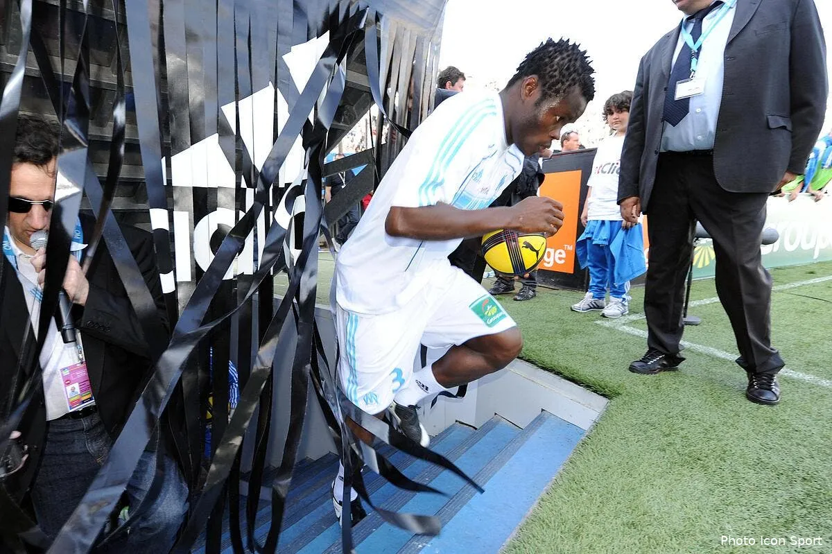 taiwo discute avec l om iconsport jpt 010511 41 6336904