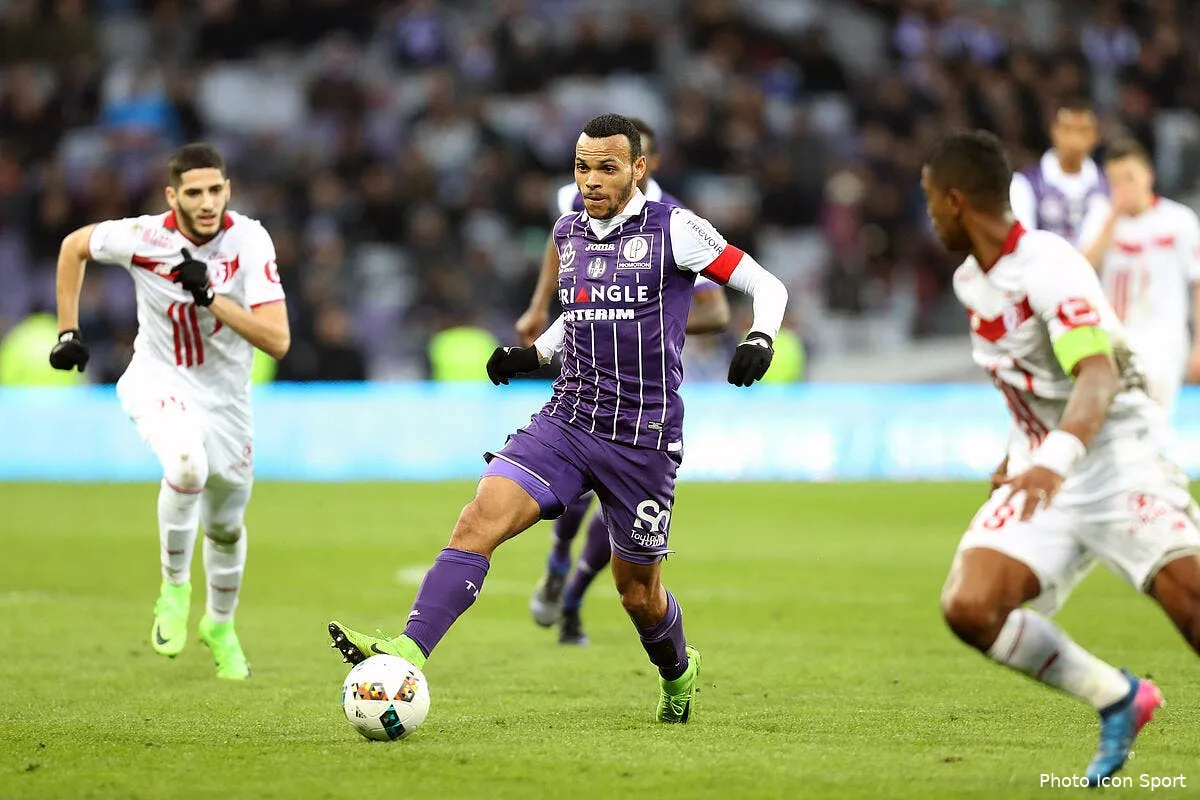 tfc dupraz pourrit l un de ses joueurs iconsport blo 050317 80 107172824