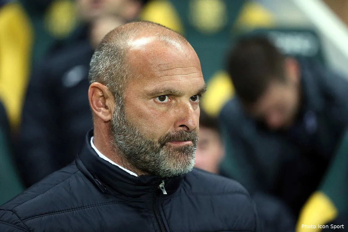 tfc dupraz touche par un avion en papier iconsport vmi 051116 04 38162086