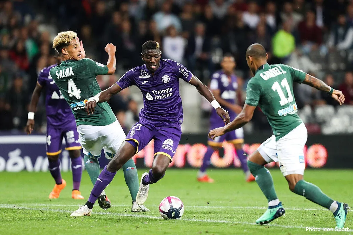 tfc il glisse dans le vestiaire et c est la tuile sangare234255