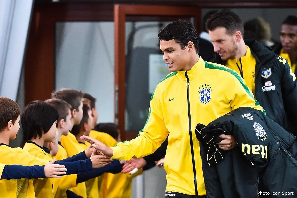 thiago silva voit le stade de france scander son nom iconsport gep 181114 09 31107311