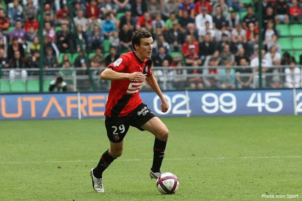 toucher le ballon c est l objectif de rennes a toulouse iconsport tra 280811 06 1126597